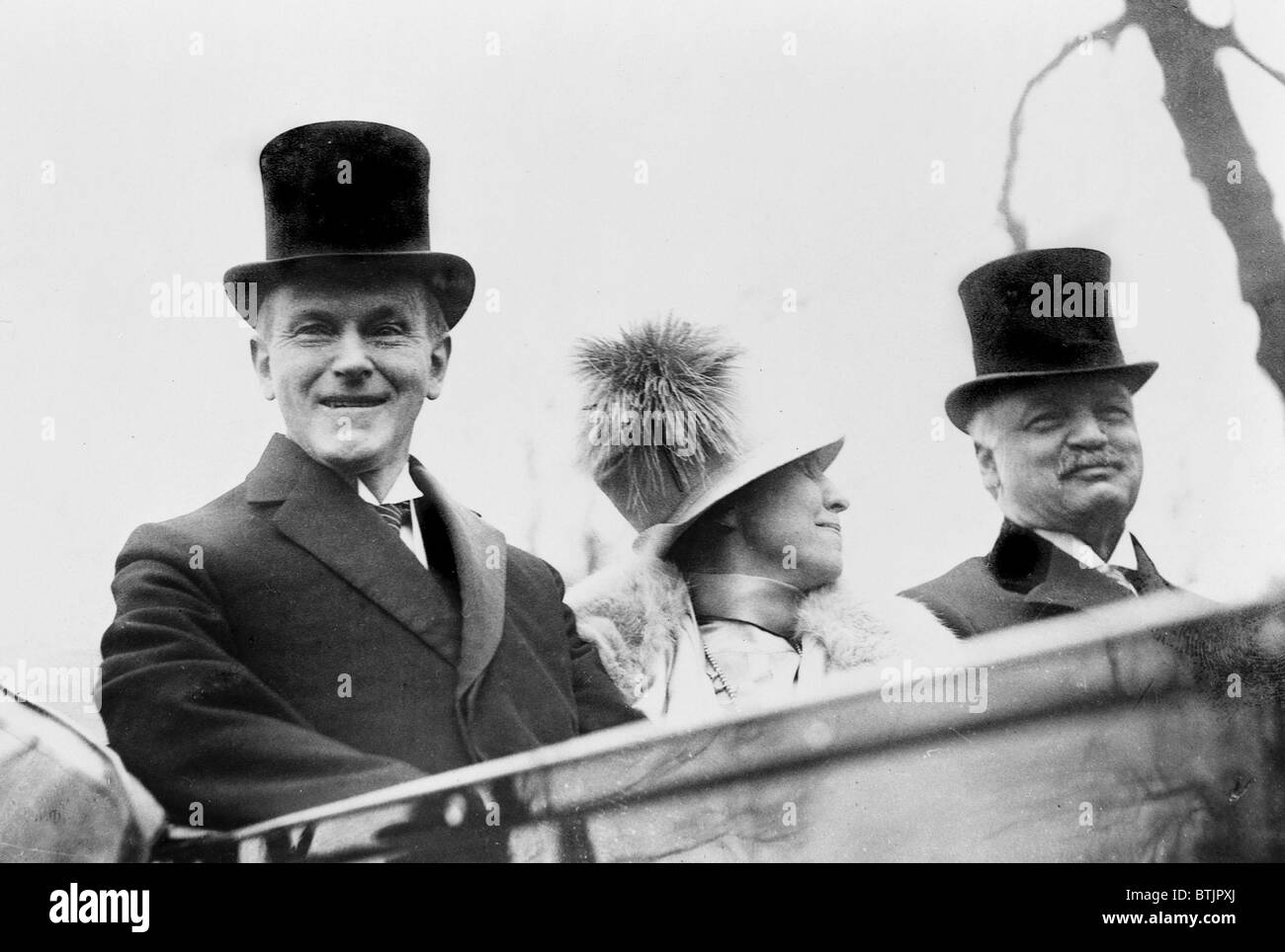 Präsident Calvin Coolidge (1872-33), Frau Grace Coolidge und eingehende Vizepräsident Charles Curtis auf dem Weg zum Kapitol Stockfoto