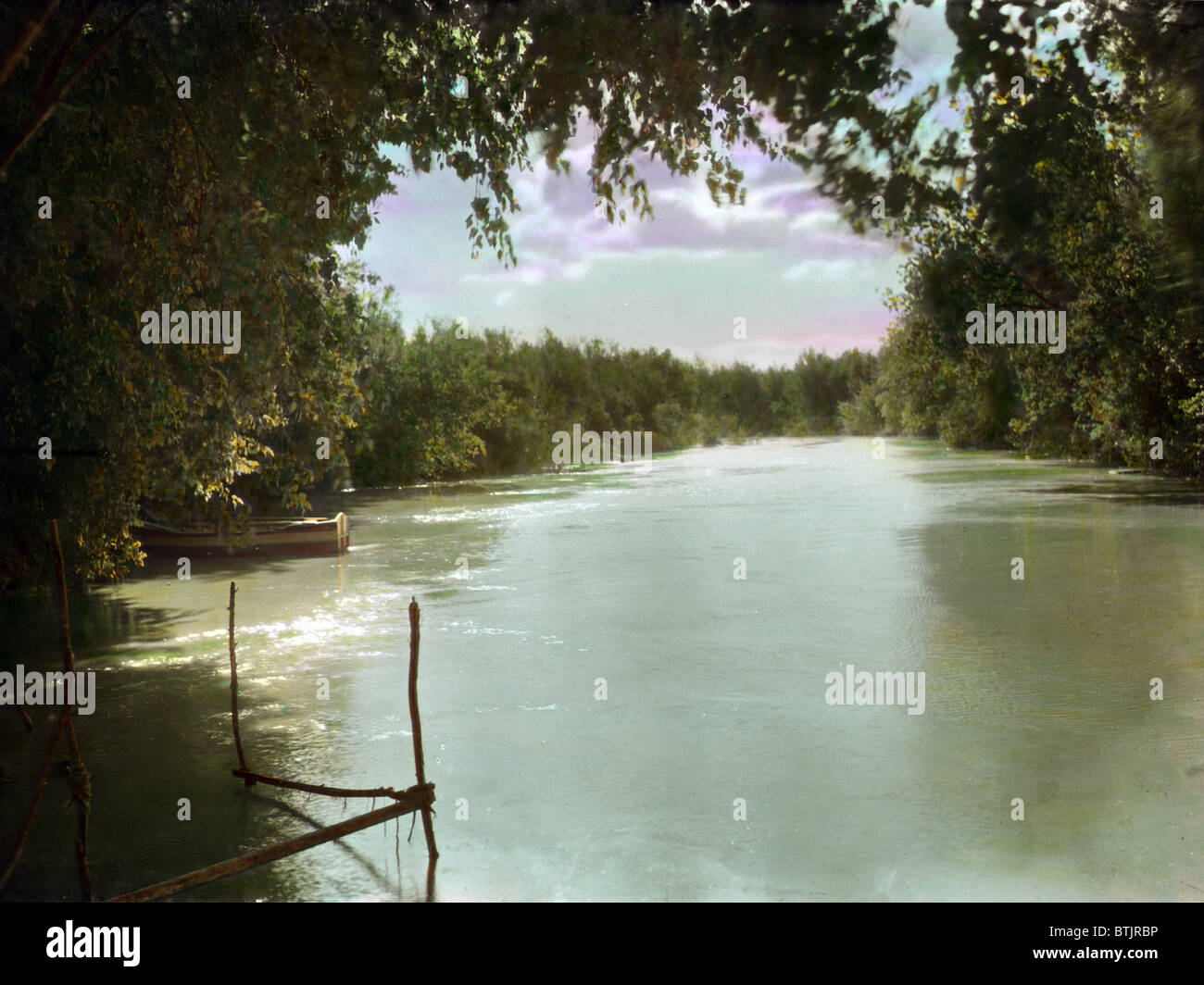 Der Fluss Jordan, Israel, Jordanien, hand bemalte Transparenz, um 1890-1900. Stockfoto