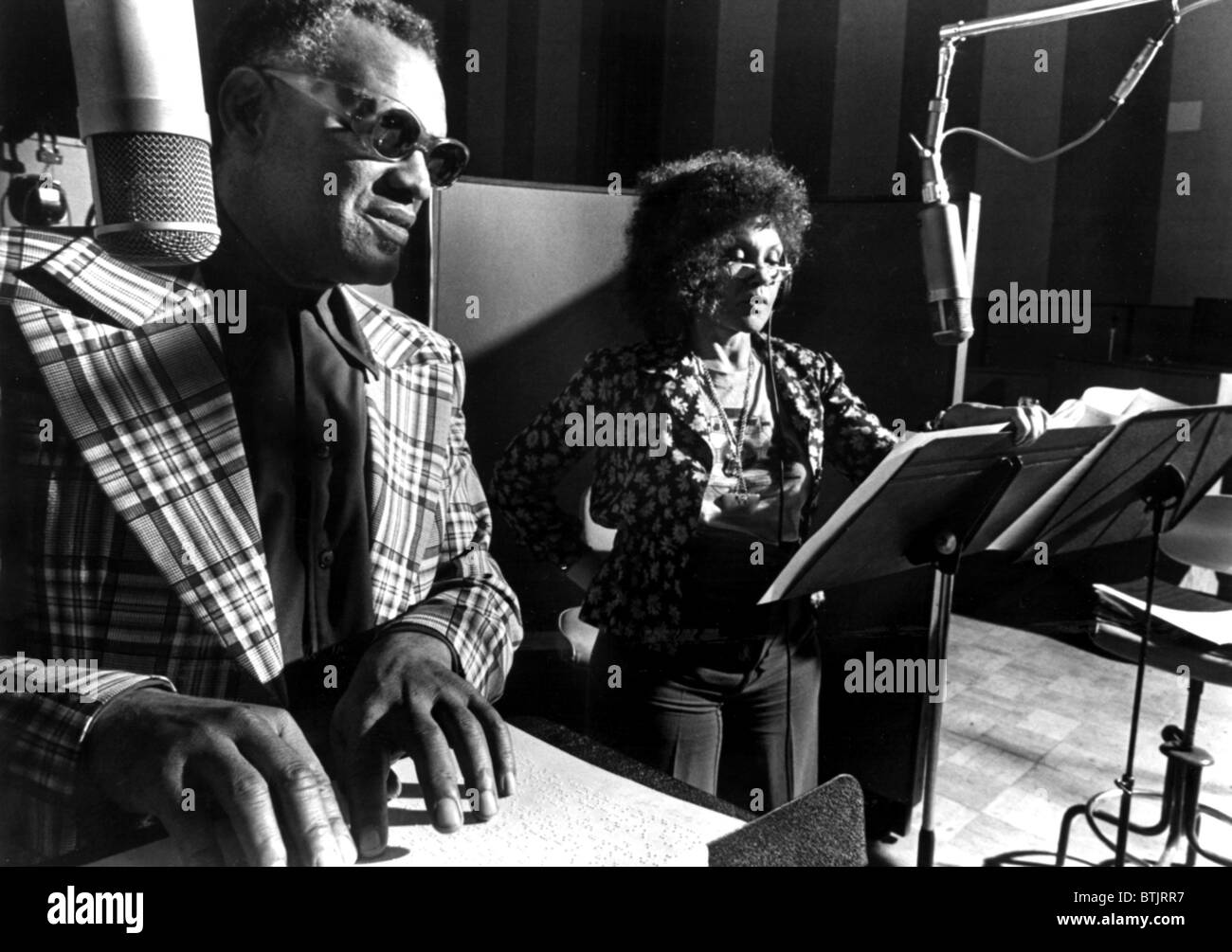 Ray Charles, mit Cleo Laine Aufnahme eine Version von "Porgy and Bess" ca. 1979 Stockfoto