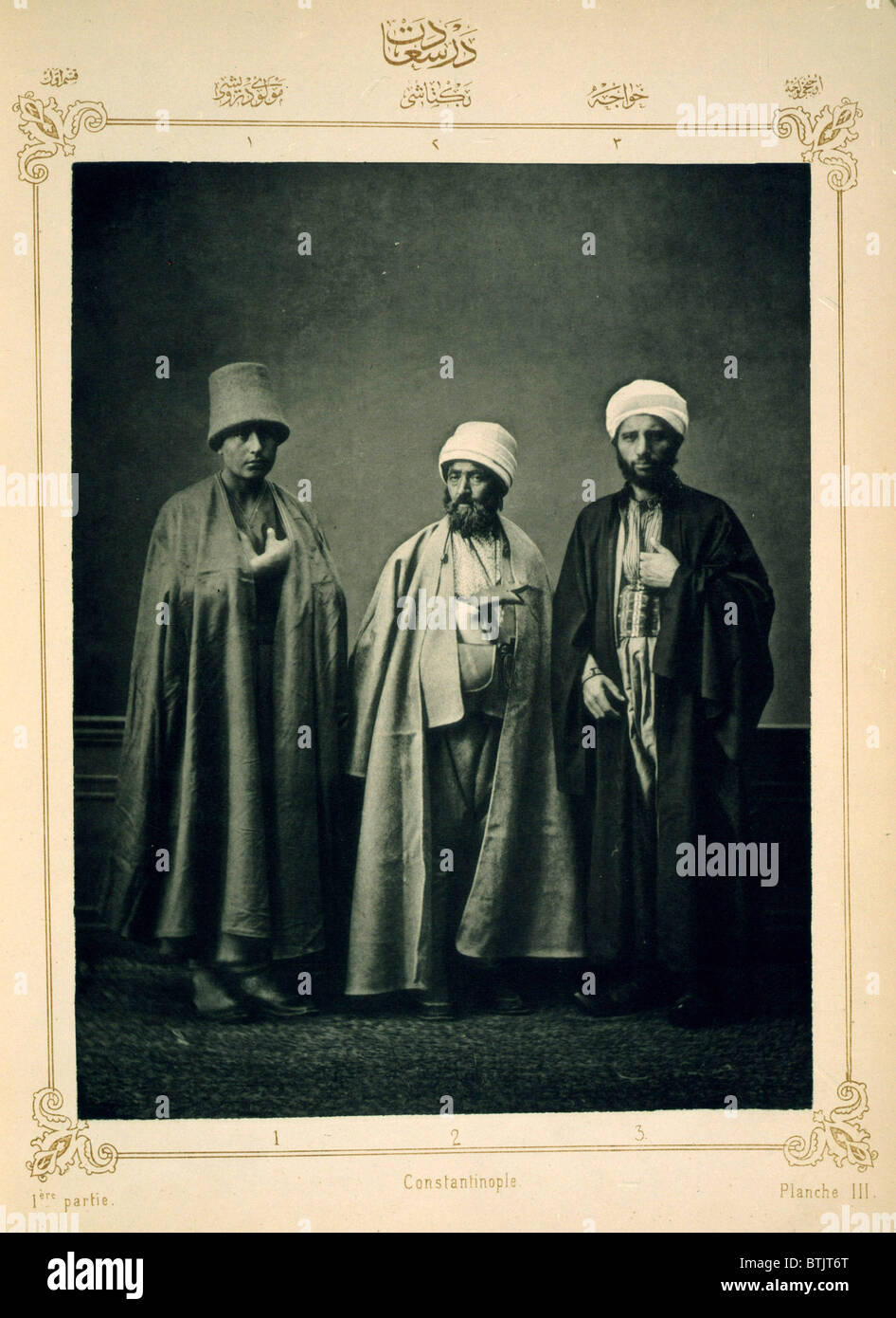 Das Osmanische Reich, Studioportrait Modelle tragen traditionelle Kleidung aus Istanbul, Mevlevi Derwisch, überlebte Derwisch, Mullah (Oberrichter), Foto von Pascal Sebah, 1873. Stockfoto