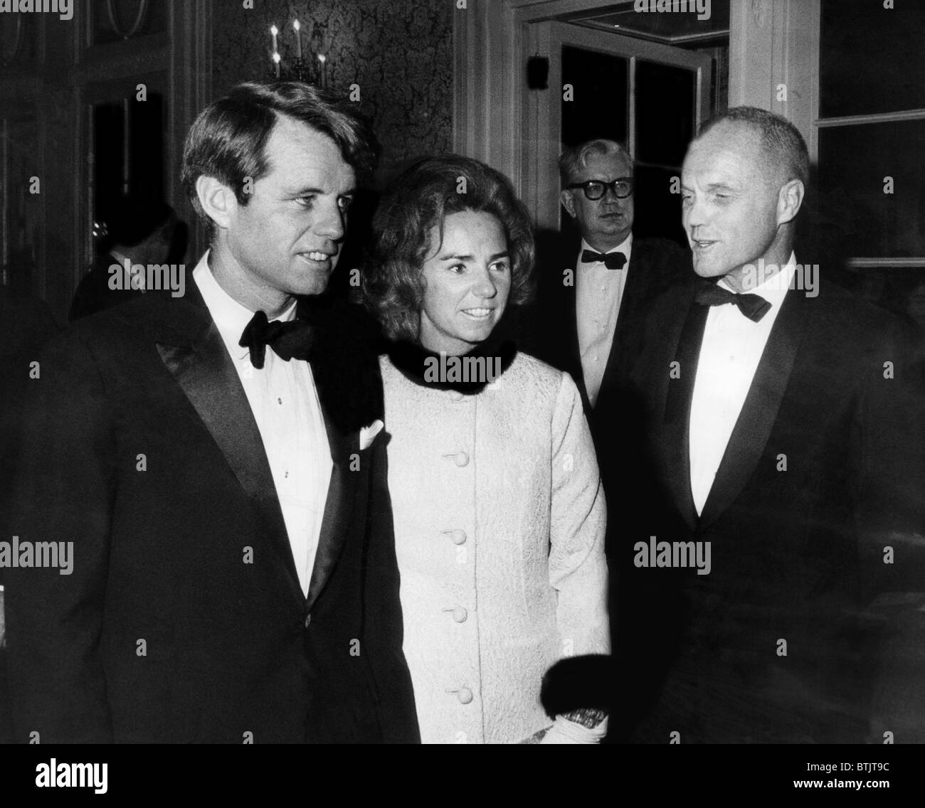 Senator Robert F. Kennedy, Ethel Kennedy, ehemaliger Astronaut John Glenn, im Plaza Hotel, New York, 10. Dezember 1967. Stockfoto