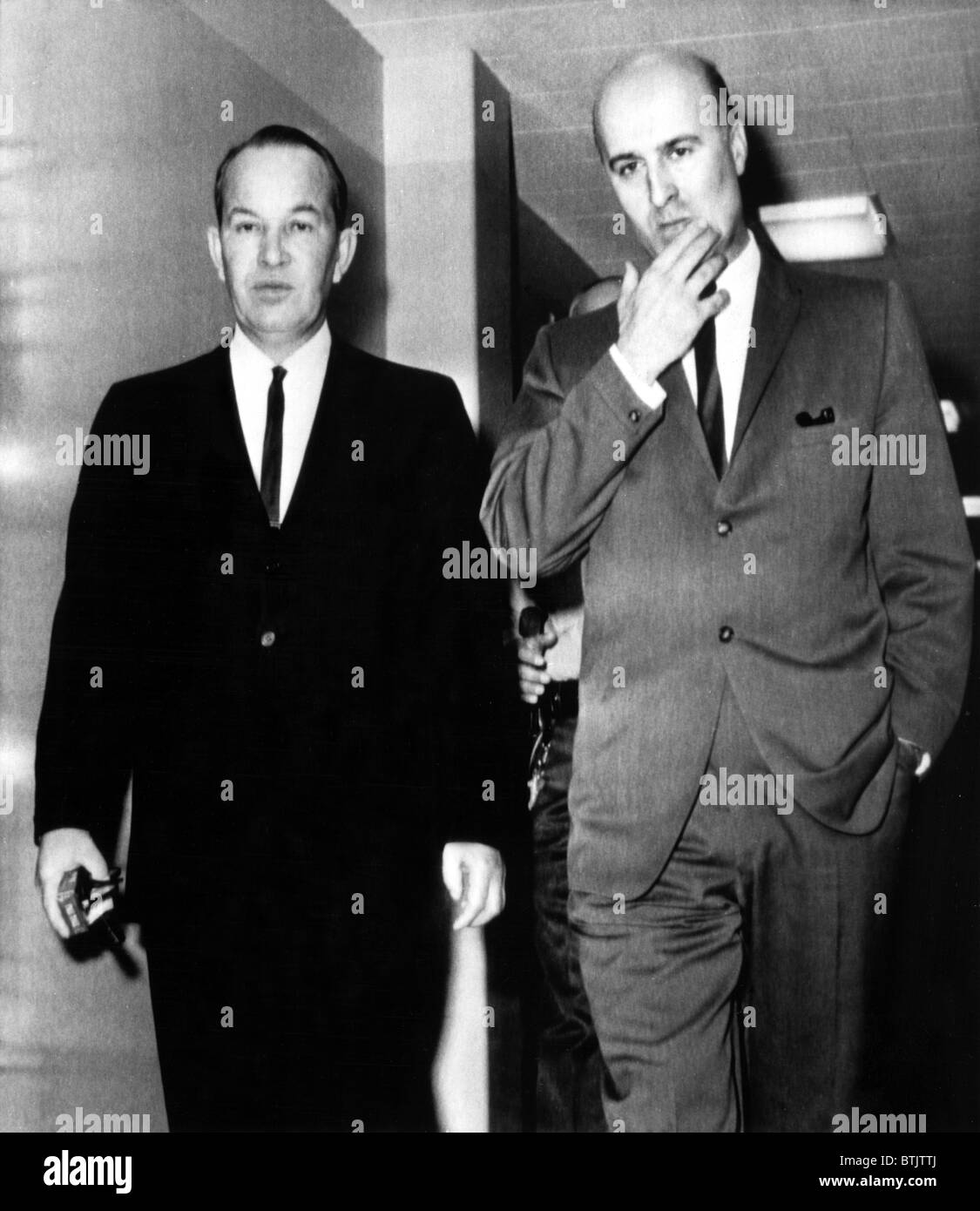 Don "Spaten" Cooley (links) mit seinem Anwalt, P. Basil Lambros, wurde aus dem Gerichtssaal nach Cooley der ersten schuldig Stockfoto
