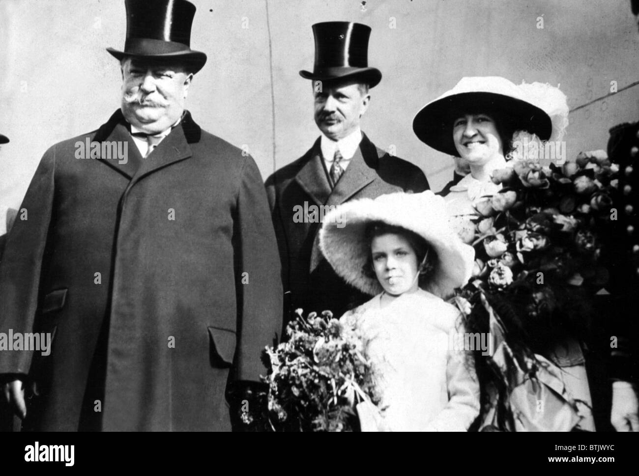 Präsident WILLIAM HOWARD TAFT, Secretary Of The Navy GEORGE VON L. MEYER, Miss KATHLEEN FITZGERALD und Miss ELSIE CALDER bei der Stockfoto