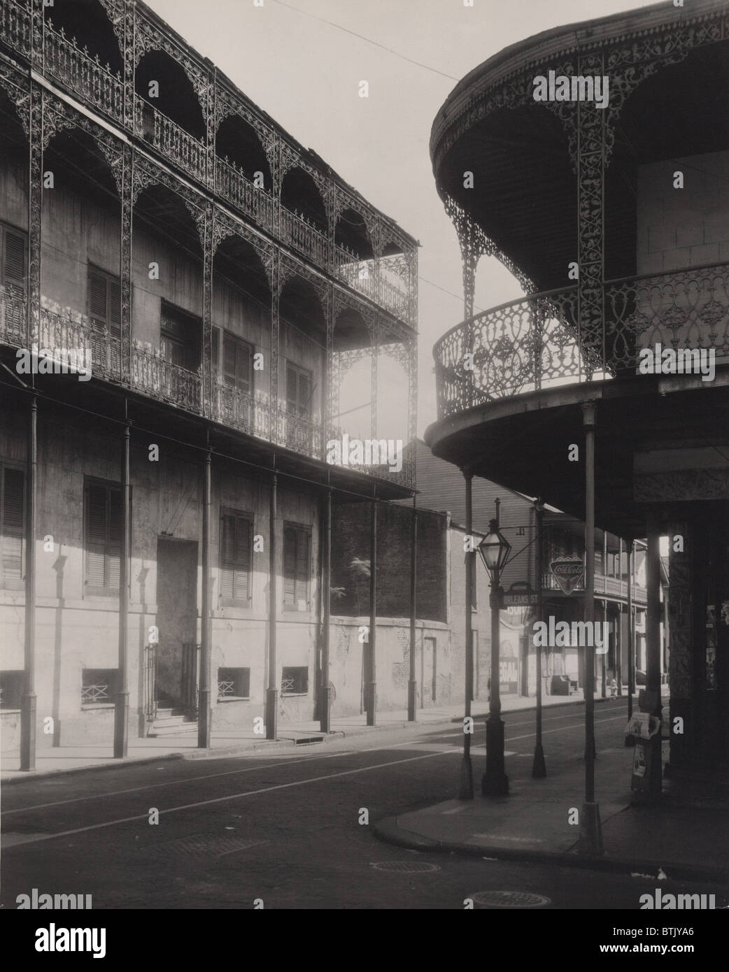 New Orleans, Le Petre, Haus der Türke, Dauphine Street Fotografie zeigt rund um die Galerien der Gebäude an der Ecke der Dauphine und Orleans Straßen, Louisiana, 1937-1938, Foto von Frances Schmiedearbeiten. Stockfoto