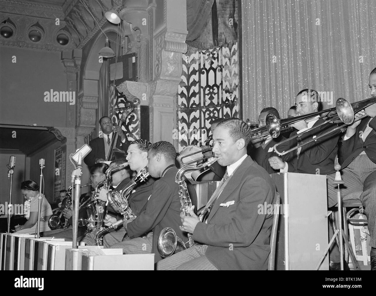 Das Count Basie Orchestra im Savoy Ballroom. Chicago, Illinois.   Annotation auf Datei drucken bezeichnet die Band als die Anzahl der Stockfoto