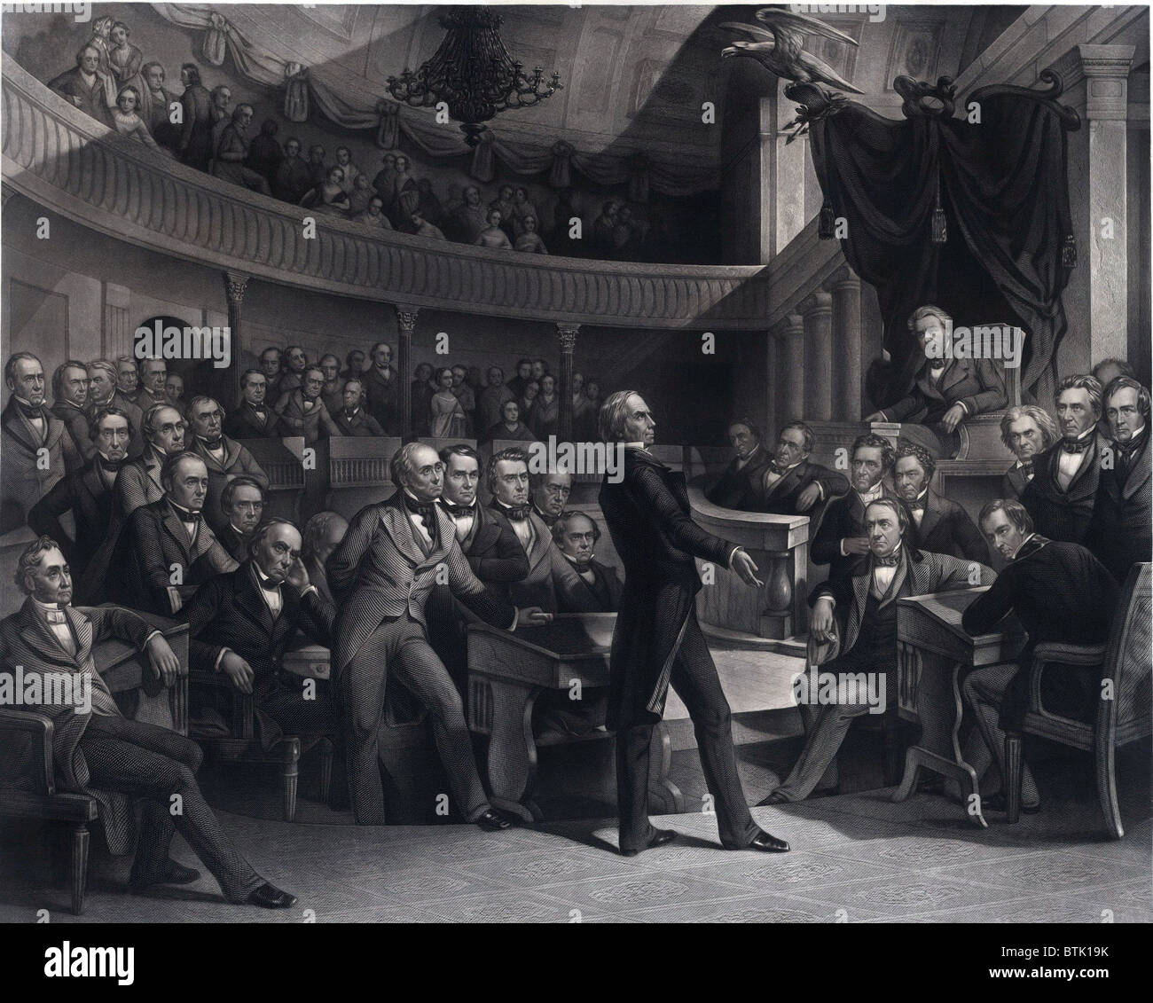 Henry Clay (1777-1852) Adressierung der US-Senat mit seinem Plan, genannt den Kompromiss von 1850, die seit zehn Jahren Bürgerkrieg abgewendet. Daniel Webster sitzt auf der linken Seite des Tones, und John C. Calhoun ist auf der linken Seite des Sprechers Stuhl. Stockfoto