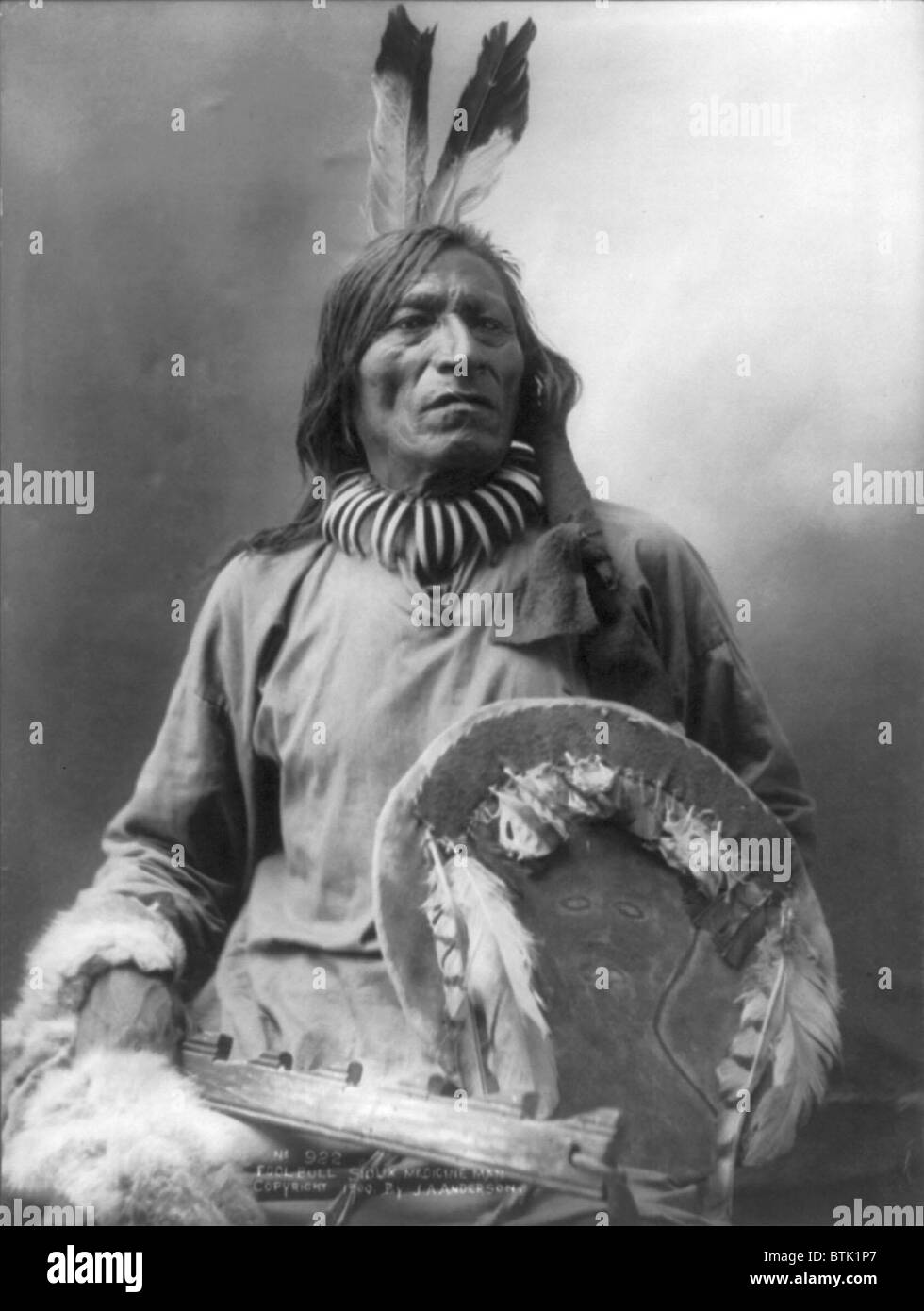 Porträt einer Lakota-Sioux Medizinmann, Fool Bull, Fotografie, 1900. Stockfoto
