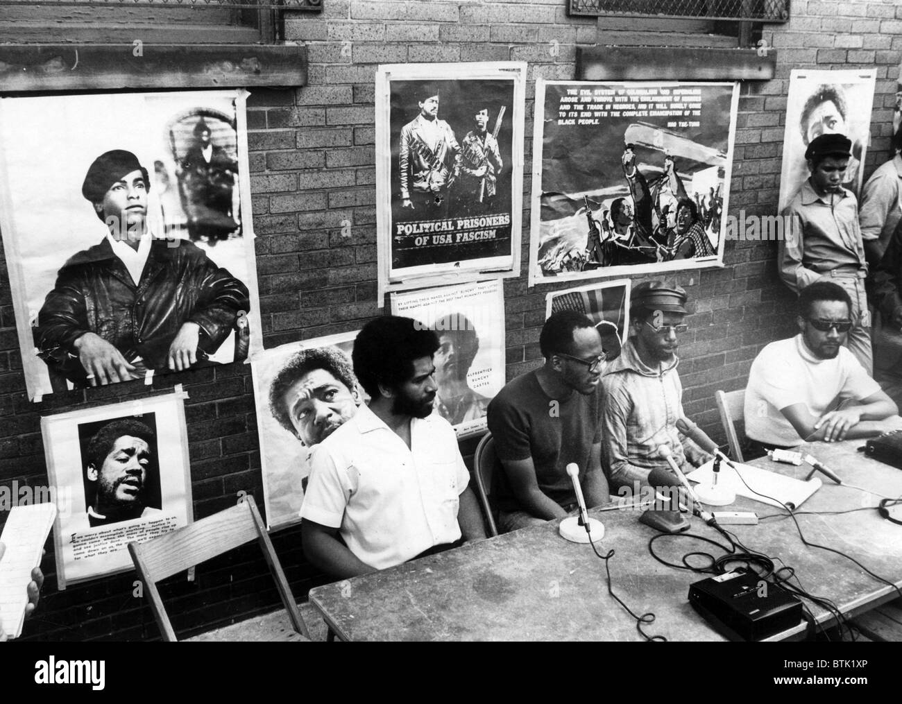 EV1817 - Black Panther Party Pressekonferenz am E 79th Street und Rawlings Street, Cleveland, OH, Juni 1970 Stockfoto