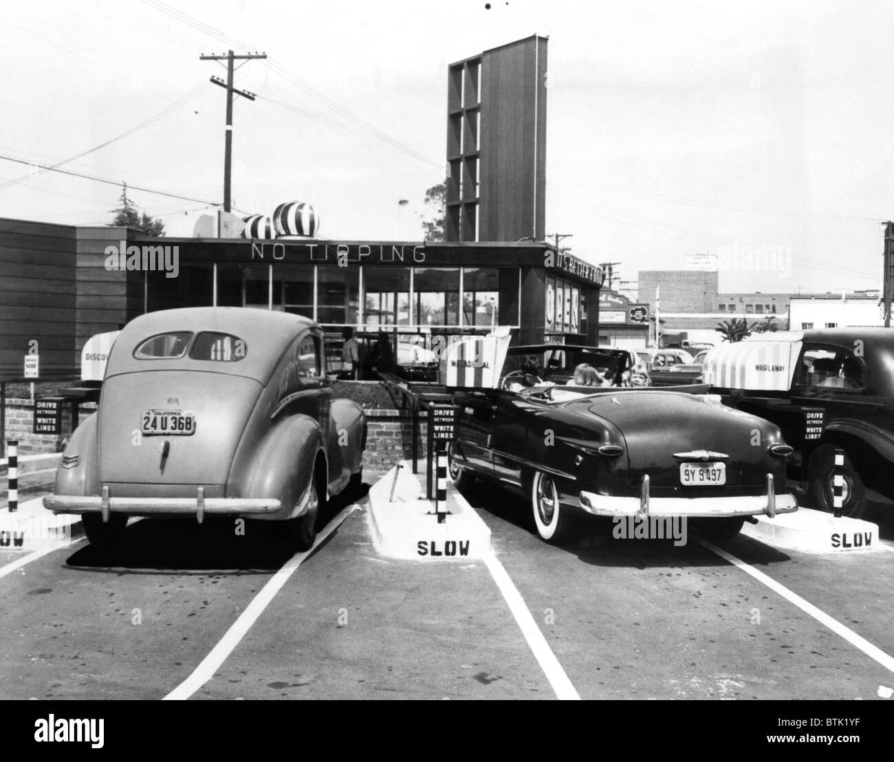 EV1917 - Drive-in-Restaurant "The Track", Los Angeles, CA, 10. Juli 1948 Stockfoto