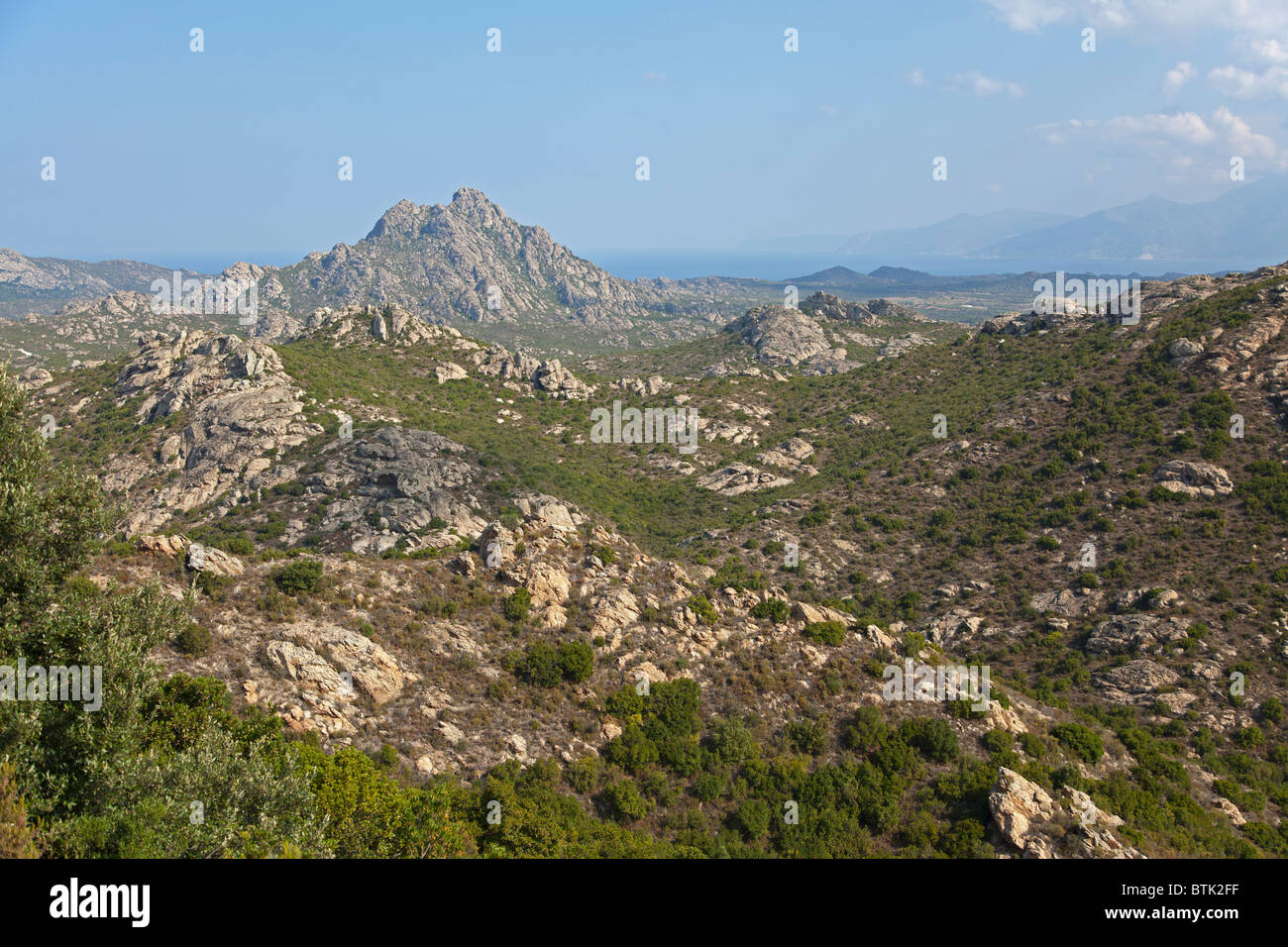 Panorama von Desert des Agriates mit Cap Corse darüber hinaus. Corsica Stockfoto