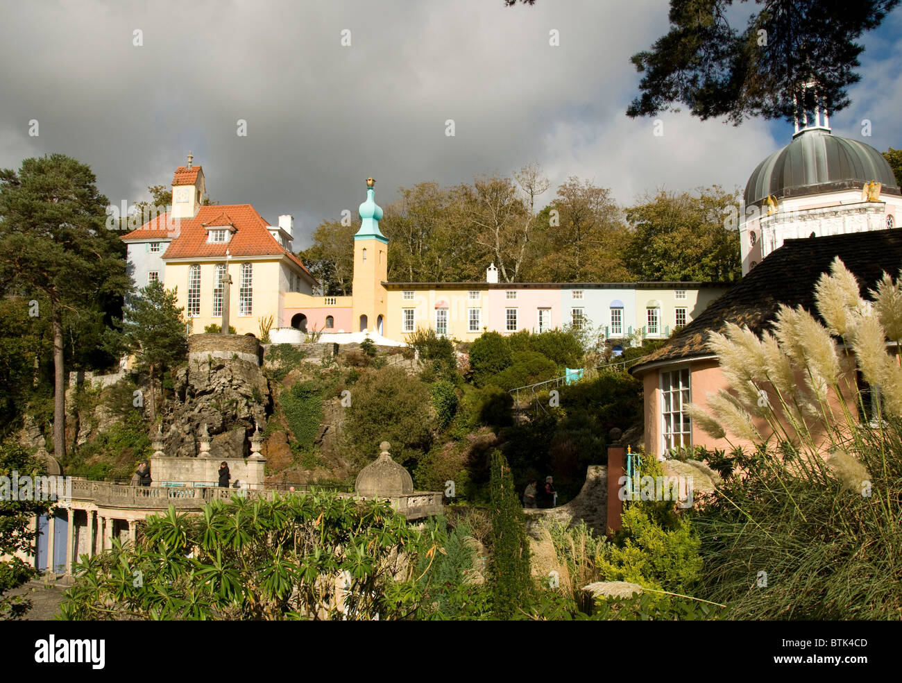 Portmeirion ("The Village" in der ursprünglichen 1960er Jahre TV-Serie "The Prisoner"), Nord-Wales. Stockfoto