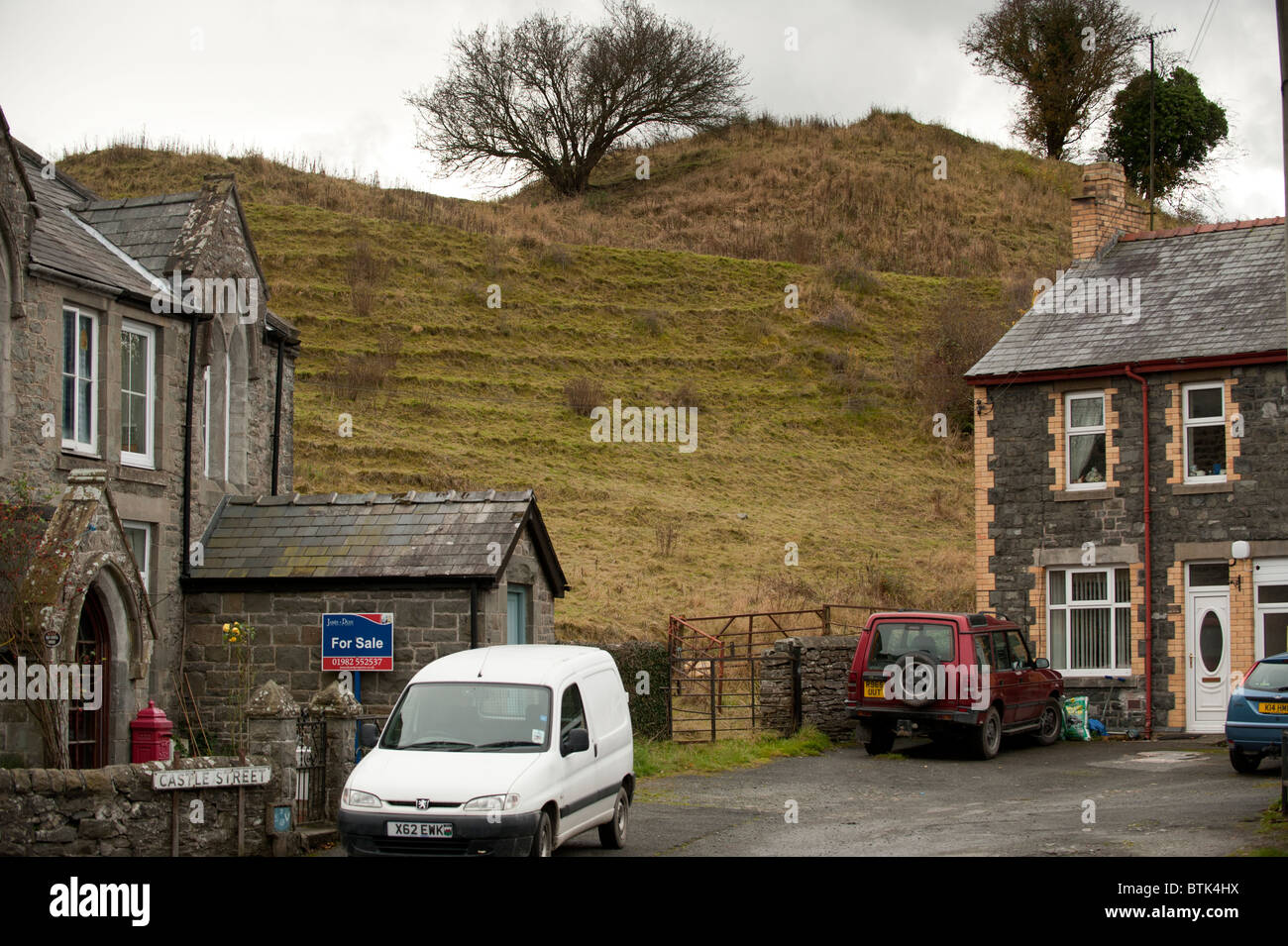 Die Überreste des Schlosses Motte und Bailey in Builth Wells Powys, Wales UK Stockfoto