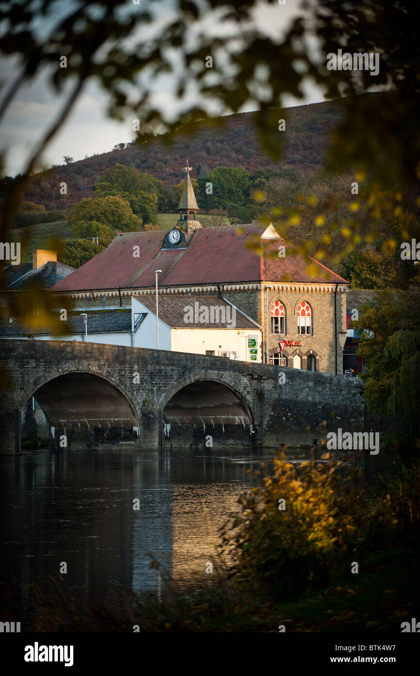 Das Wyeside Arts Centre am Ufer des Flusses Wye, Builth Wells Powys, Wales UK Stockfoto