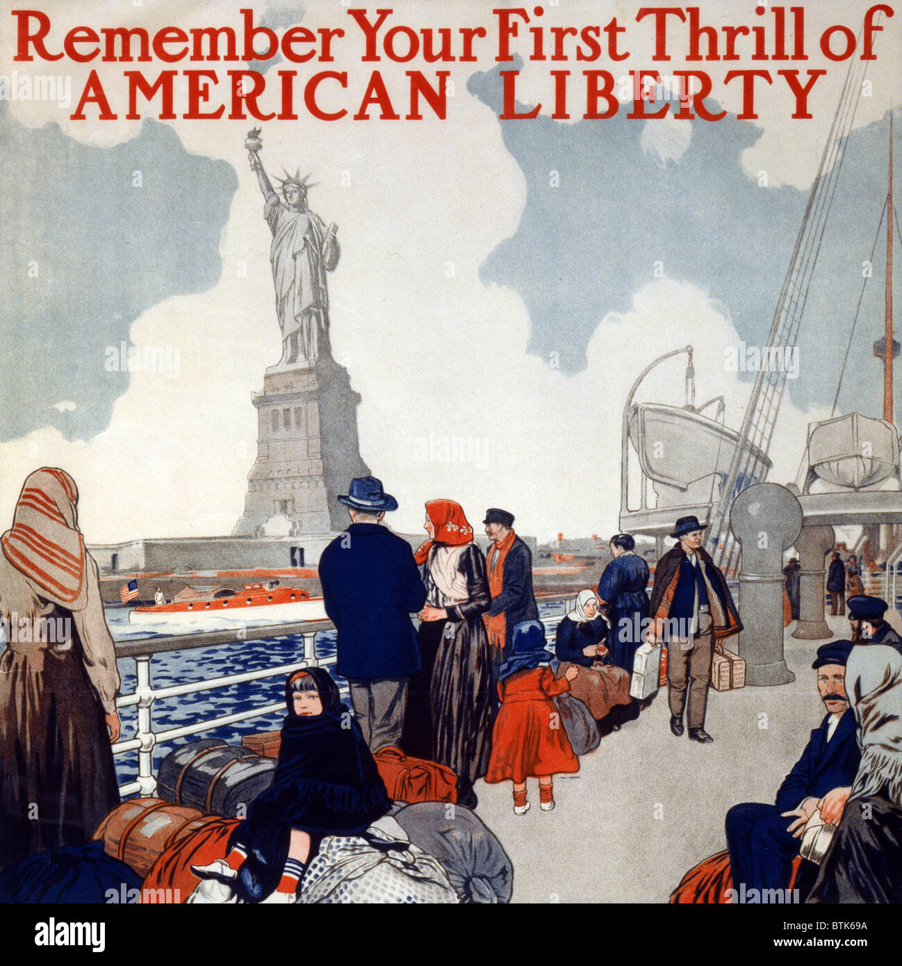 Statue of Liberty.  Plakat mit Einwanderern auf einem Schiffsdeck, Segeln an der Freiheitsstatue vorbei. Farblithographie, 1917 Stockfoto