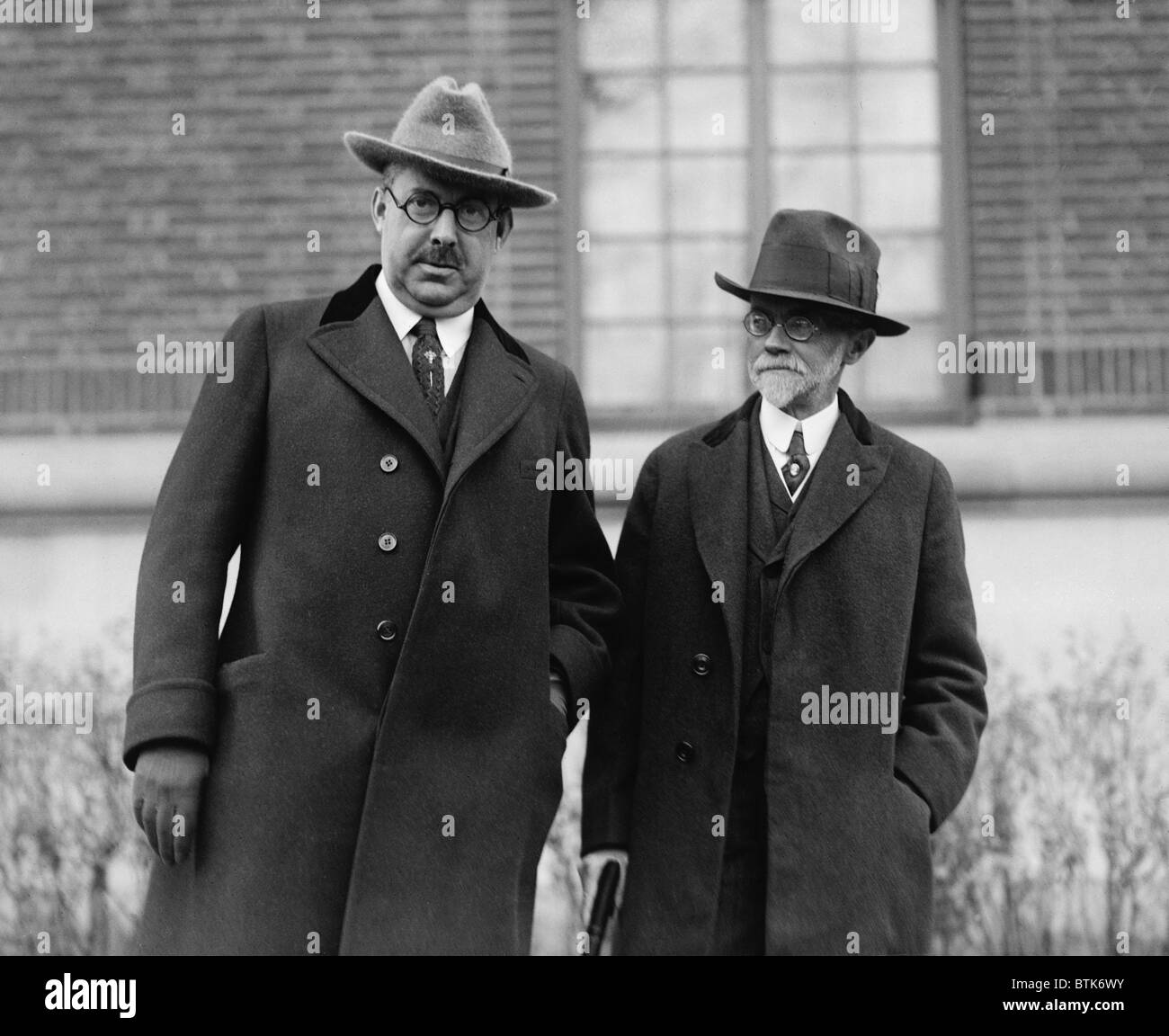 Jesse W. Smith (links), in der Nähe zuordnen "und" Mitbewohner von