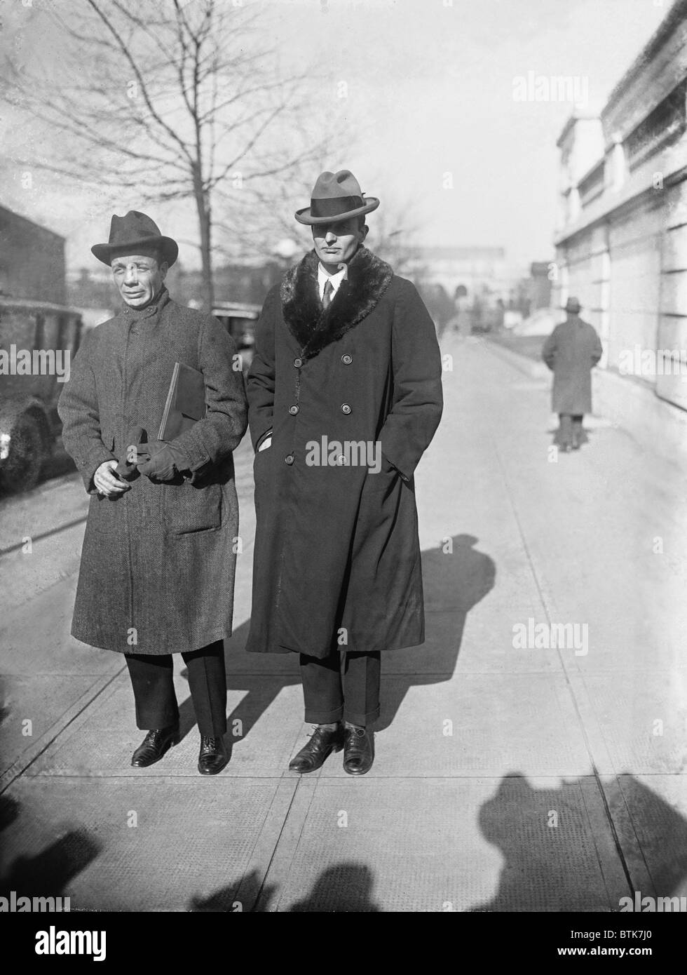 Theodore Roosevelt Jr. mit seinem jüngeren Bruder, Archie während der Teapot-Dome Öl Lease Untersuchungen. Archie freiwillig Zeugnis über seine Erfahrungen als ein Angestellter von Öl Mann Harry Sinclair. Stockfoto