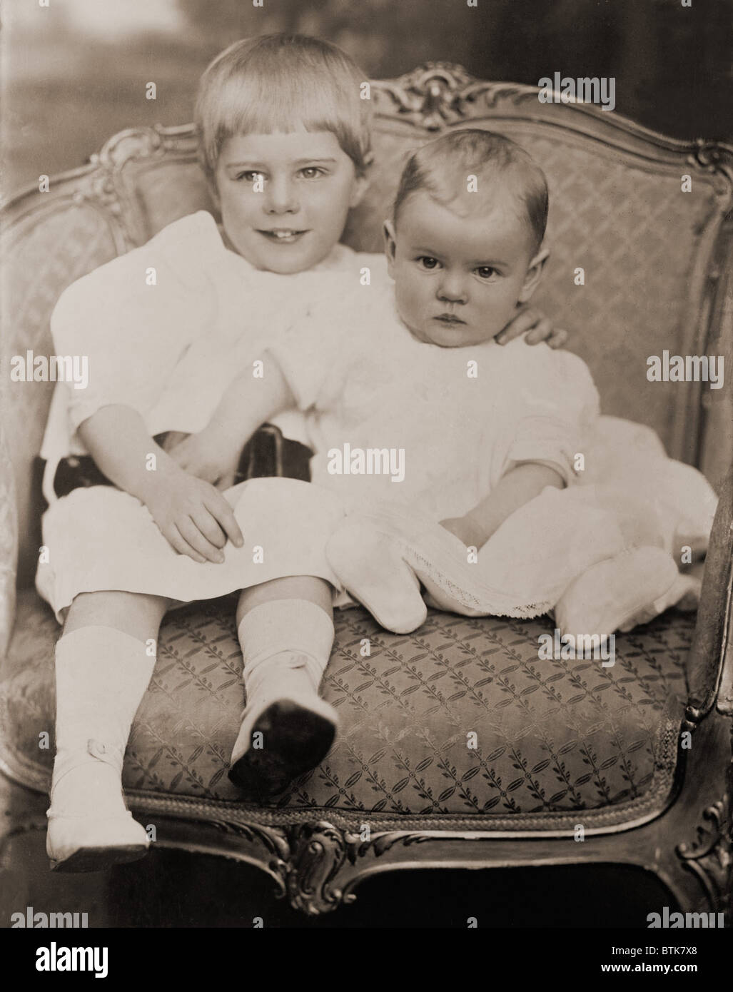 Ethel Barrymore (1879-1959), heiratete 1909-1923 Russell Griswold Colt (1883 – 1959). Das Foto zeigt ihre ersten beiden Kinder, Samuel Colt (1909 – 1986) und Ethel Barrymore Colt (1912 – 1977). Stockfoto