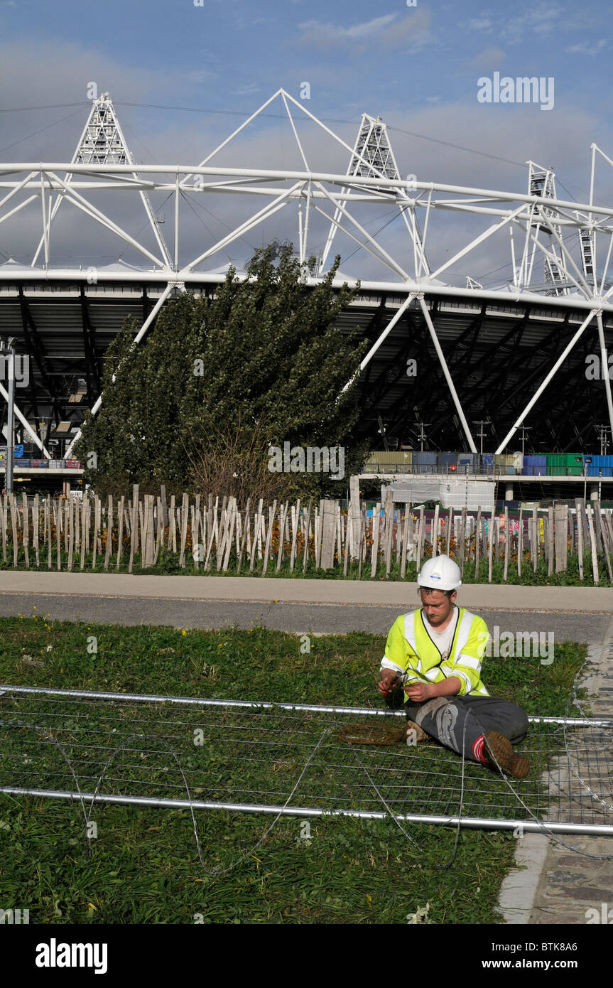 UK-Landschaftsgärtner-Stadions am Olympiapark Bau im Gange in Ost-London Stockfoto