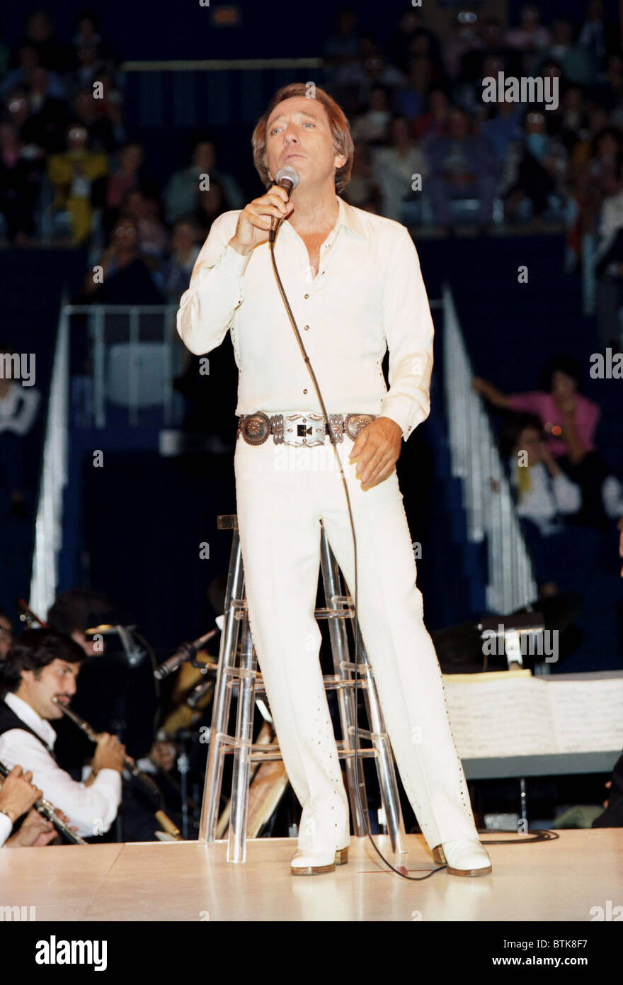 Andy Williams, 1975, Millrun Playhouse Theater in der Runde, Niles, Illinois. Stockfoto