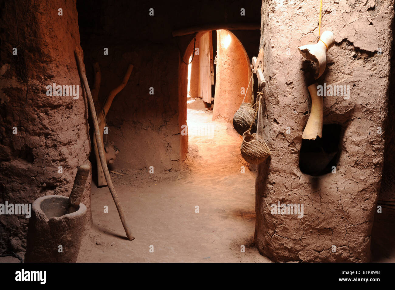 Schauobjekte in Ait Benhaddou, die befestigte Stadt im Süden Marokkos, heute ein UNESCO-Weltkulturerbe. Stockfoto