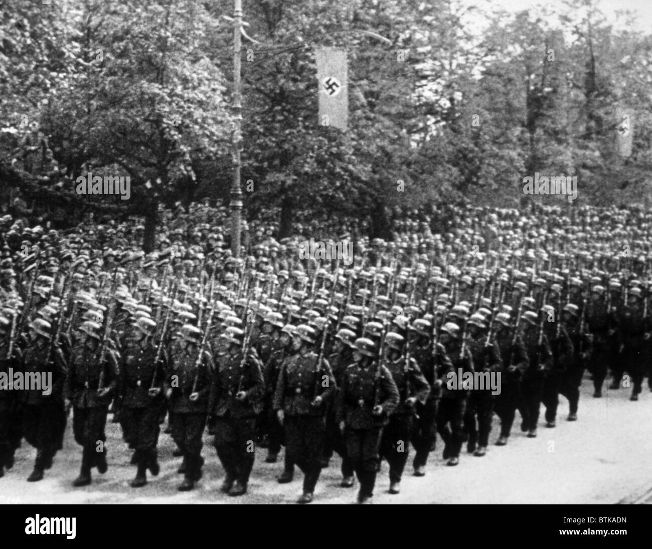 Nazi-Deutschland, deutsche Truppen paradieren, c. 1939. Stockfoto