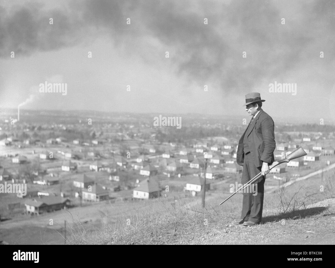 Private bewaffnete Wachen bewacht Stahl Bergbaustadt Unternehmen in Jefferson County, Alabama, im Jahr 1937. Der New Deal unterstützt Arbeitsorganisation verursacht Spannungen im Süden US in den 1930er Jahren, wo Industrie und staatlichen Regierungen war, widerstanden Gewerkschaften. 1937-Foto von Arthur Rothstein. Stockfoto