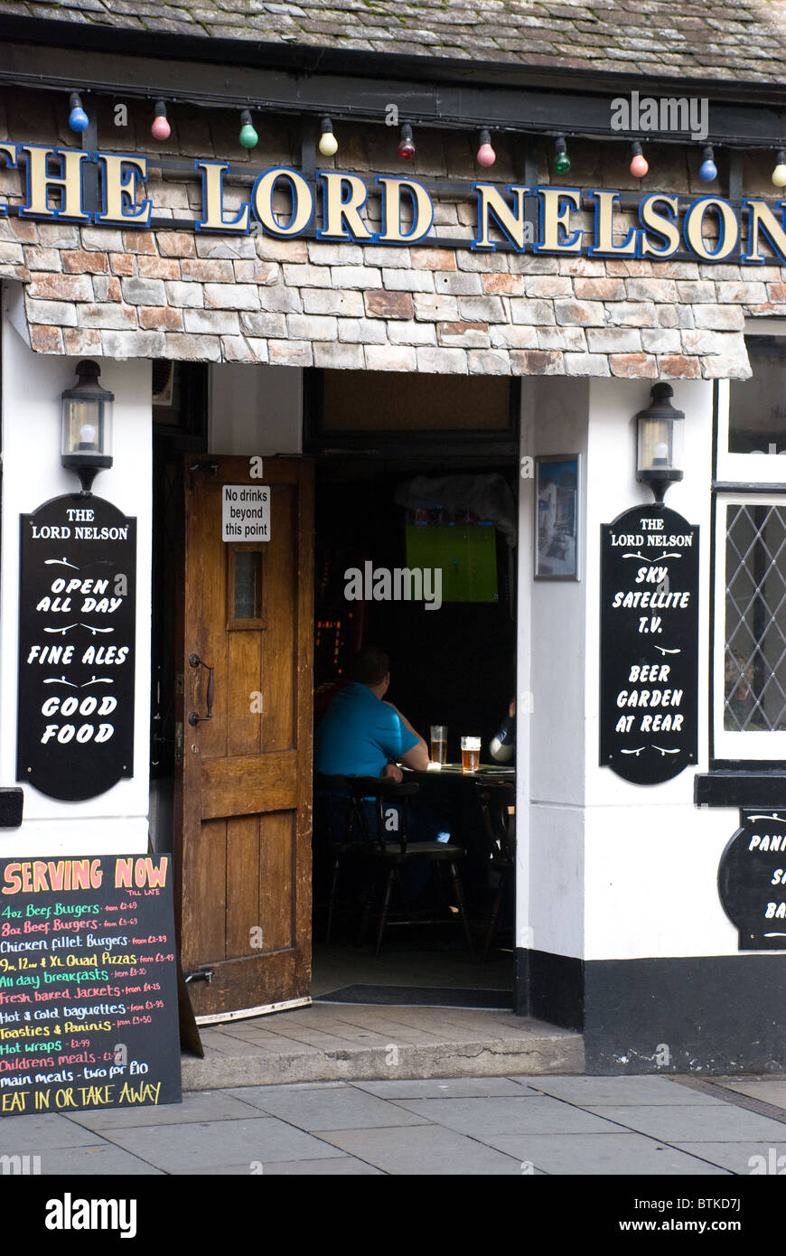 Lord Nelson: Tageszeit trinken, in einem Pub in Totnes, Devon Stockfoto