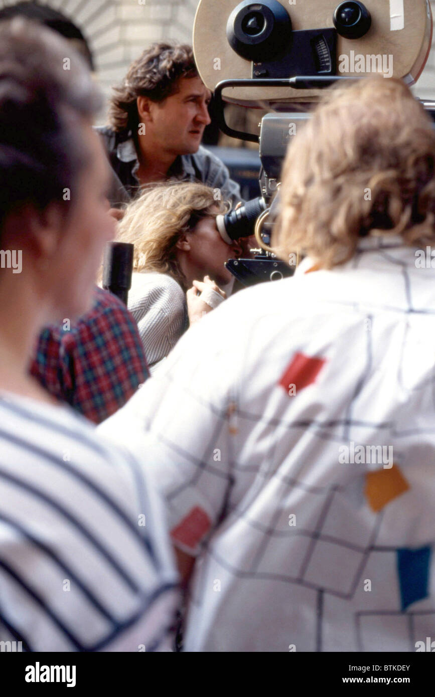 Muttern, Barbra Streisand Blick durch den Sucher der Kamera vor Ort in lower Manhattan, Oktober 1986, Stockfoto