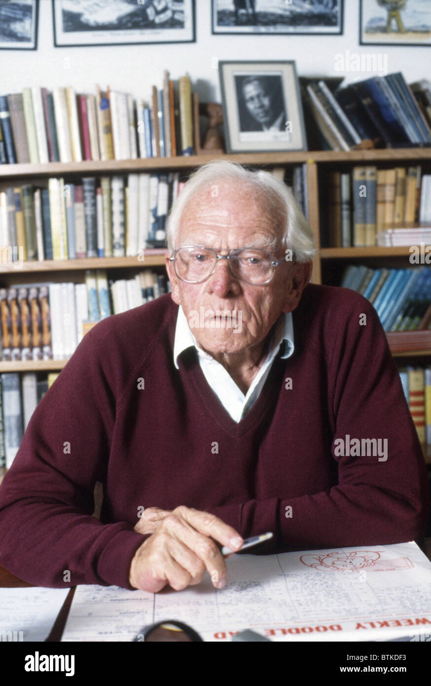 84 Jahre alte Autor Alan Paton in seinem Büro, Zululand, Südafrika, 1987.  Foto: Karen Petersen/Everett Collection Stockfoto