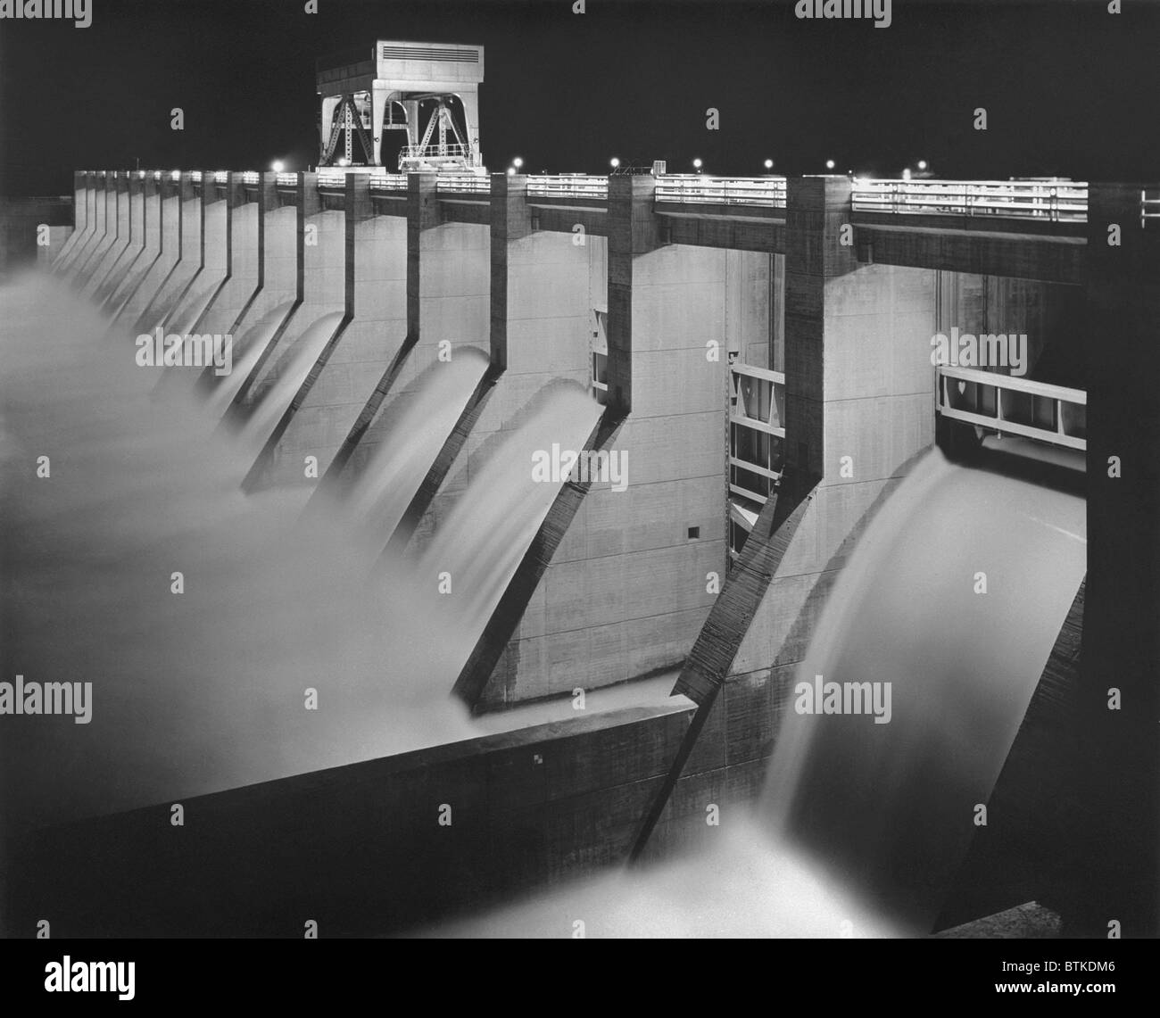 Chickamauga Staudamm von Tennessee Valley Authority (TVA), war ein New Deal Tiefbau Projekt Hochwasserschutz, Strom, bringen und die wirtschaftlicher Entwicklung der Depression Tennessee Valley. Ca. 1940. Stockfoto