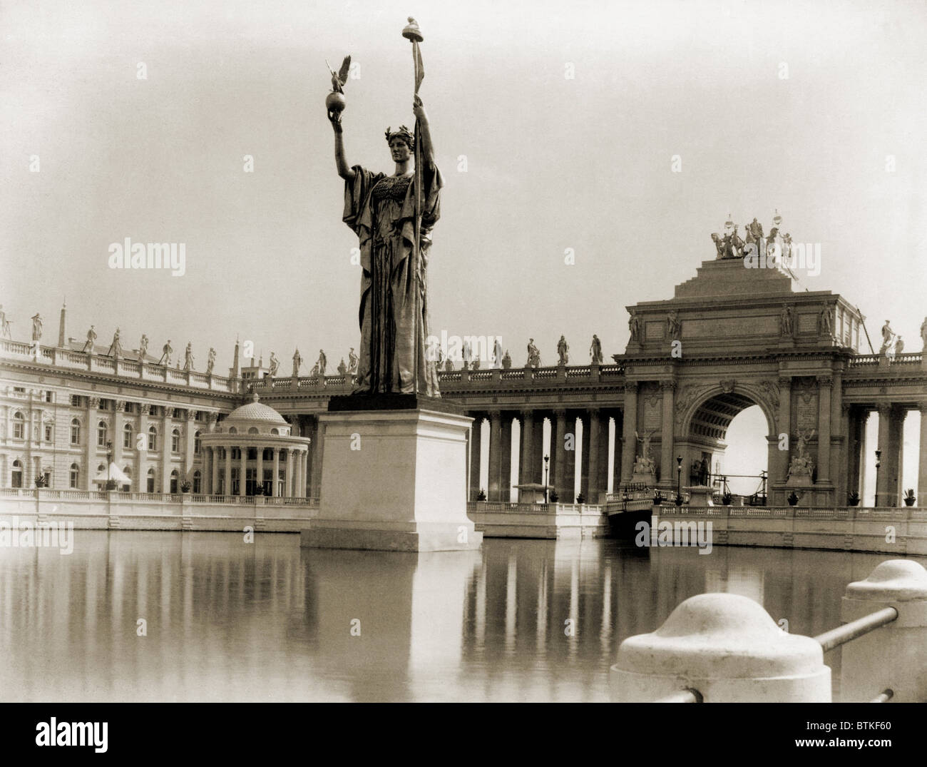 Daniel Chester French Statue der Republik im Becken auf die World Columbian Exposition, Chicago, 1893. Stockfoto