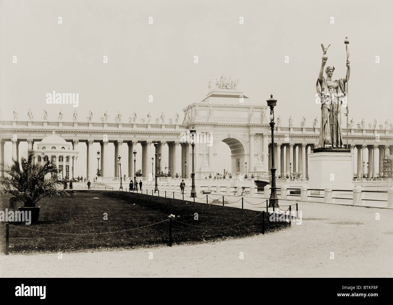 STATUE der Republik und der Triumphbogen, an die WORLD COLUMBIAN EXPOSITION, Chicago, 1893. Die Ausstellung feierte der 400. Jahrestag von Christopher Columbus erste Entdeckungsreise. Foto von Charles Dudley Arnold. Stockfoto