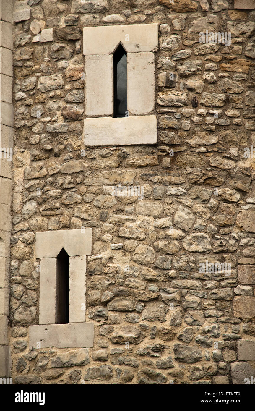 Schießscharten in Wand, Tower of London Stockfoto
