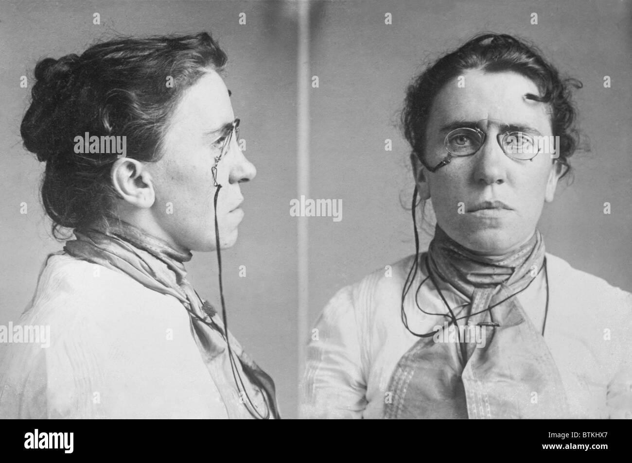 Emma Goldman (1869-1940) Mugshots. Sie diente Gefängnisstrafen für ihre radikalen sozialistischen Aktivitäten, die darunter Vorträge über Geburtenkontrolle, gegen Wehrpflicht. Im Jahr 1908 wurde sie von ihrer Staatsbürgerschaft aberkannt. Stockfoto