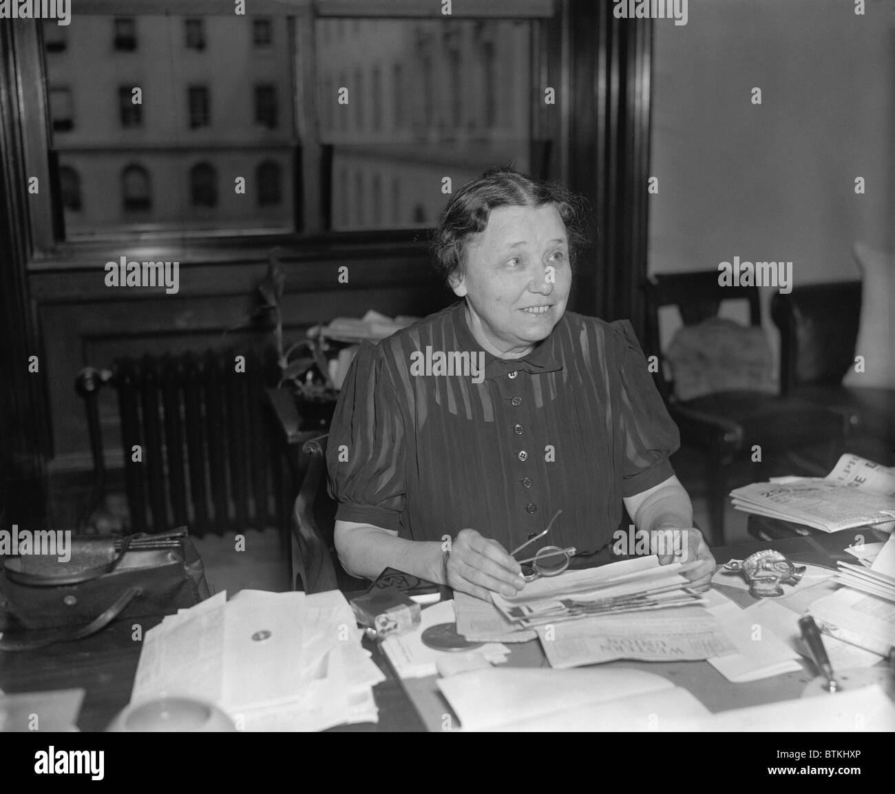 Senator Hattie W. Caraway, Demokraten von Arkansas, wurde die erste weibliche Senior Senator im Kongress im Jahre 1937 zu dienen. Stockfoto