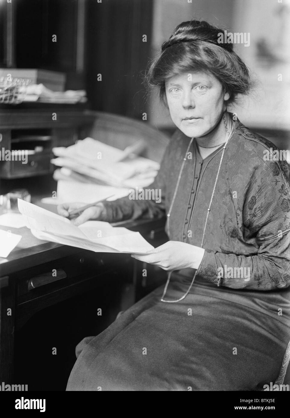 Lucy Burns (1879-1966), US-amerikanischer Frauenrechte Verfechter war einer der Gründer, mit Alice Paul, von der National Woman Party. Burns war ein Herausgeber von THE Suffragette und Organisator der th 3. März 1913 Wahlrecht Parade in Washington, C.D. 1913. Stockfoto