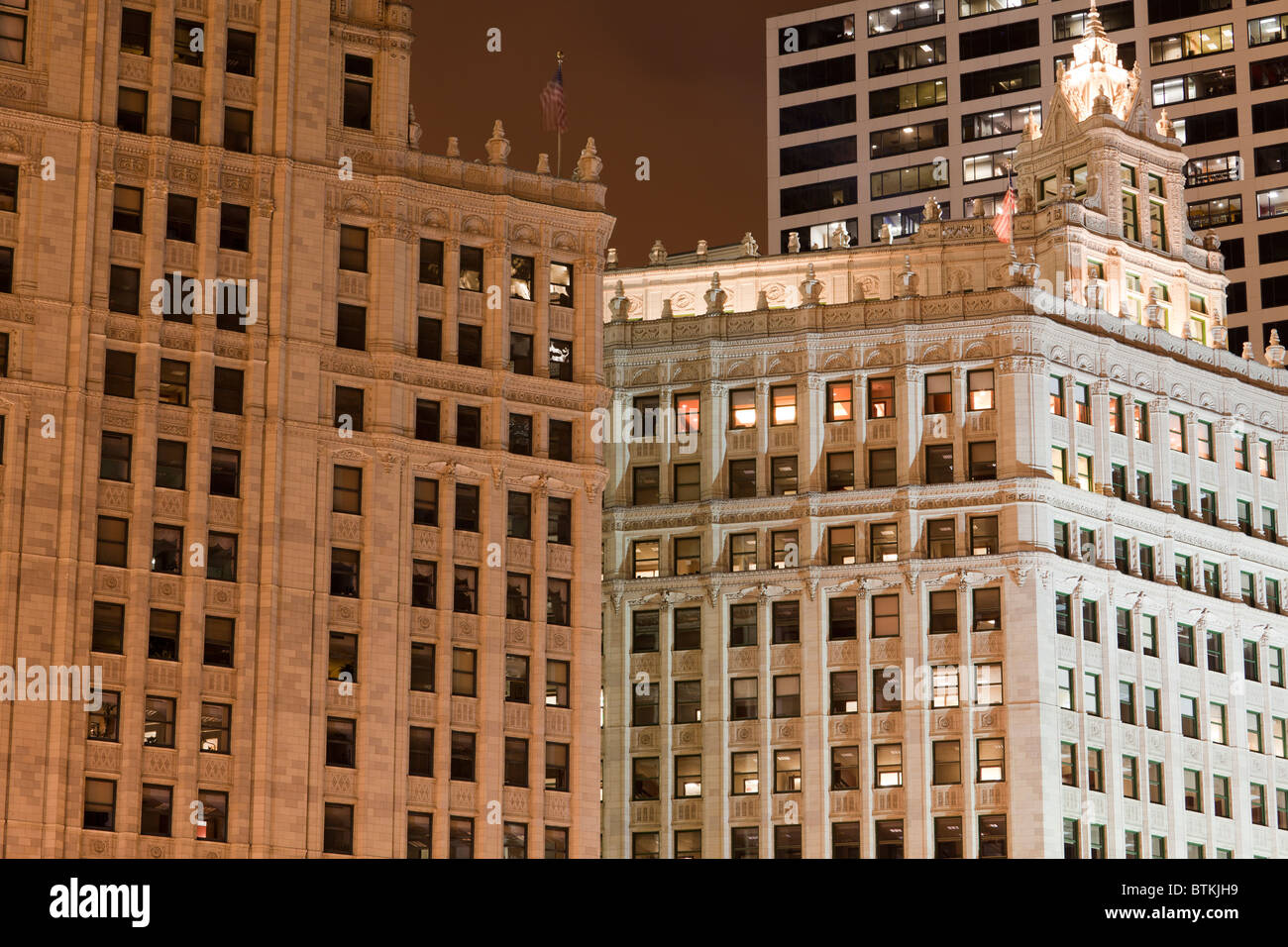 Detail der Fassade in der Nacht das Wrigley Building, Chicago, Illinois, USA Stockfoto