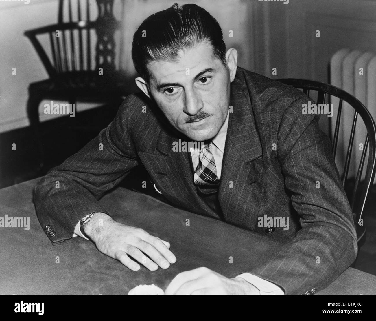 Dr. Edward K. Barsky (1897 – 1975) war ein prominenter Arzt, der eine Gruppe von amerikanischen medizinischen Freiwilligen in Spanien während des Bürgerkrieges führte. Er wurde zu sechs Monaten Gefängnis verurteilt 1948 für die Ablehnung der Anti-Fascist Refugee Committee umdrehen Datensätze des Komitees für unamerikanische Umtriebe in Reihenfolge spanischen linken vor Verfolgung von der faschistischen Franco-Regierung schützen. Stockfoto