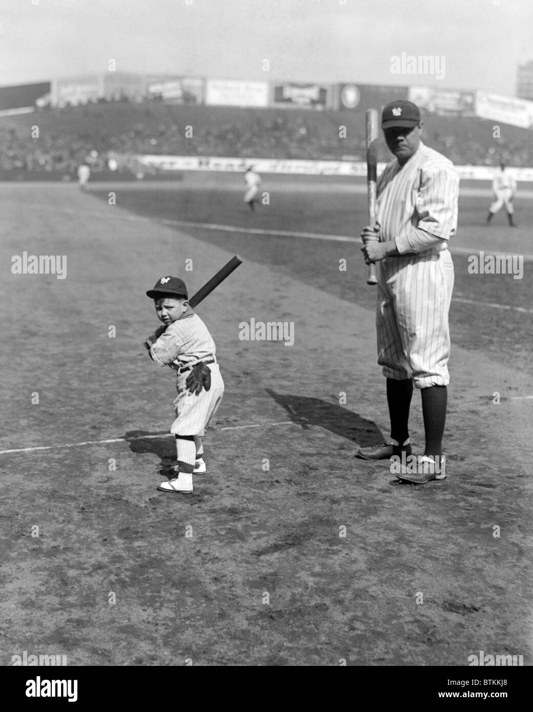 Babe Ruth und Maskottchen, 1922 Stockfoto