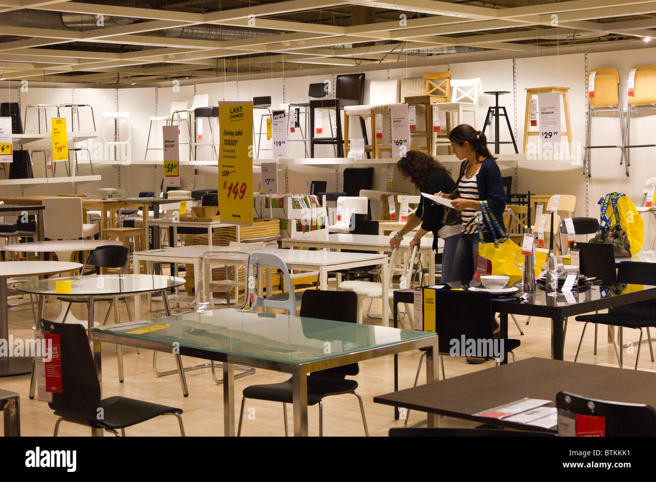 pix Ikea Stores Usa https www alamy de stockfoto ikea mobellager speichern plymouth meeting pennsylvania usa 32394629 html