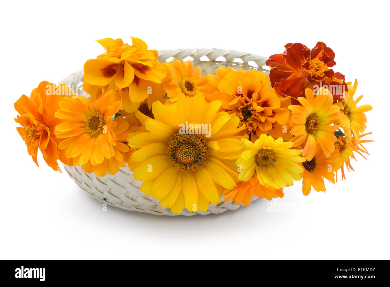 Korb mit orangen Blüten Stockfoto