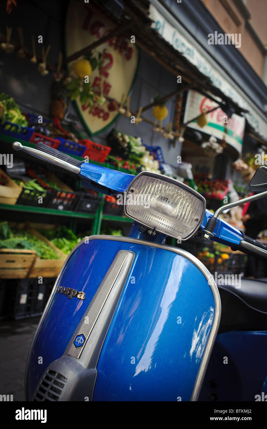 Amalfi Italy Vespa Stockfotos und -bilder Kaufen - Alamy