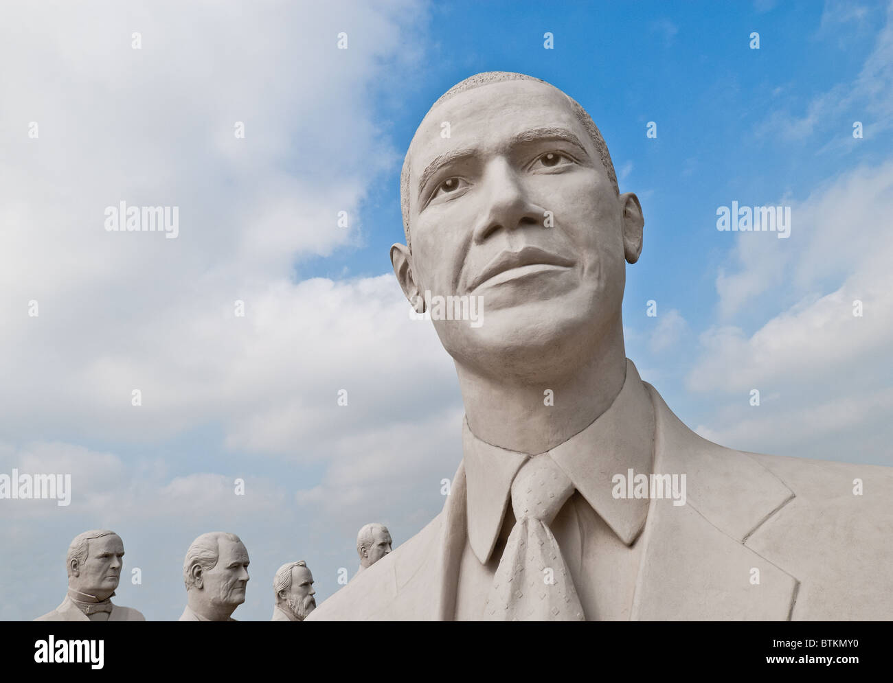 Weiße Betonskulptur von Barack Obama, 44. Präsident der USA, David Adickes Sculpturworx Studio in Houston, Texas, USA Stockfoto