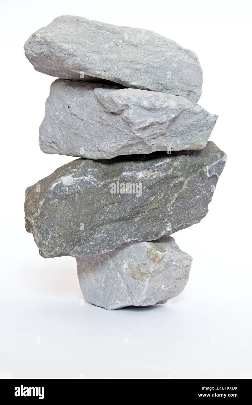 Vier Felsen übereinander. Alle isoliert auf weißem Hintergrund. Stockfoto