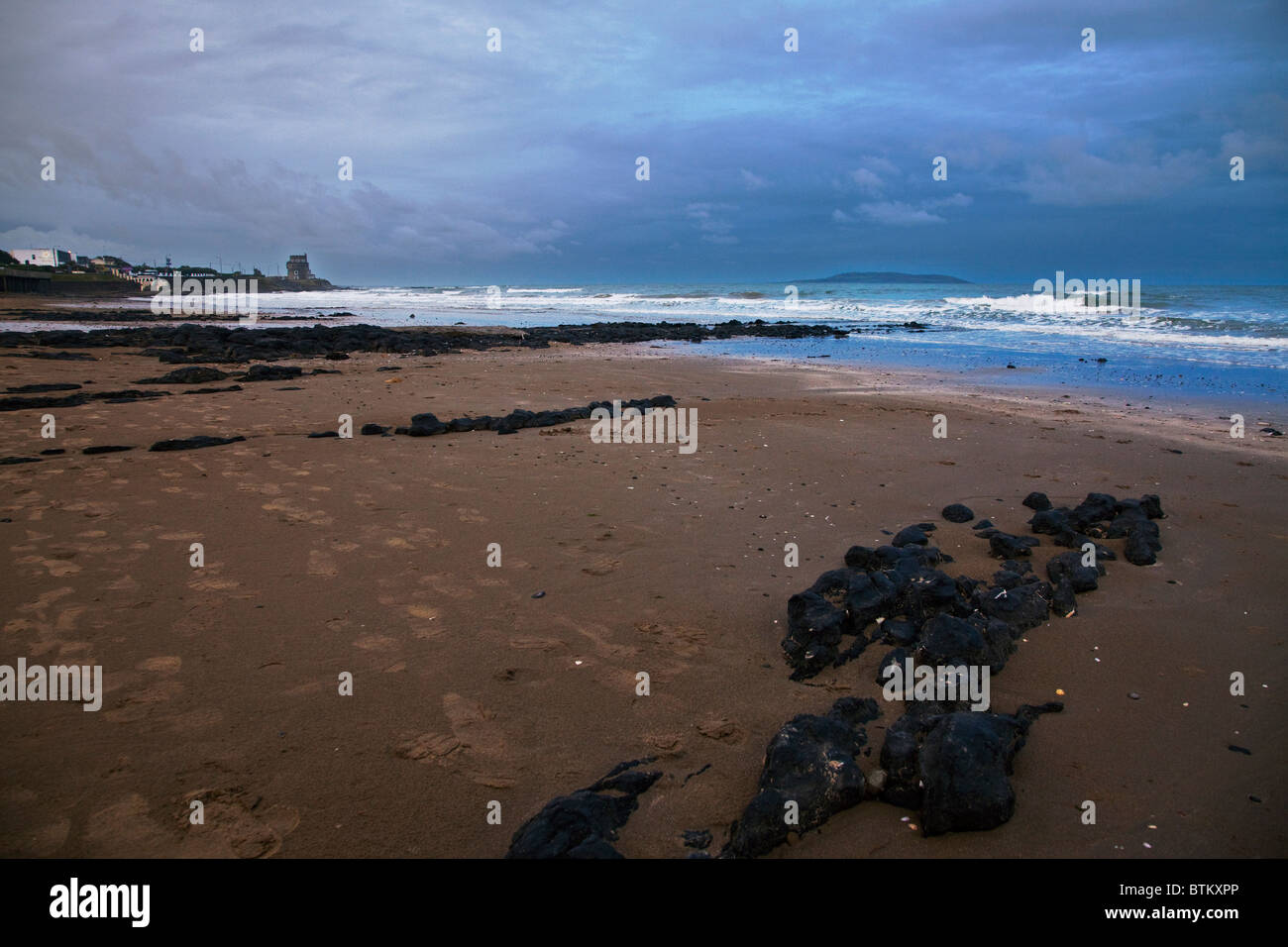 Portmarnock Beach mit Lambay Island vor der Küste, Portmarnock, Dublin, Irland Stockfoto