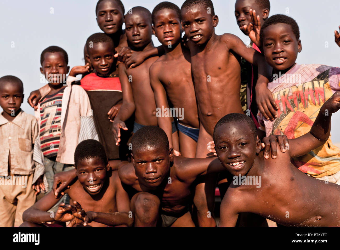 Gruppe von Kindern, posiert für die Kamera in Malawi-See Stockfoto