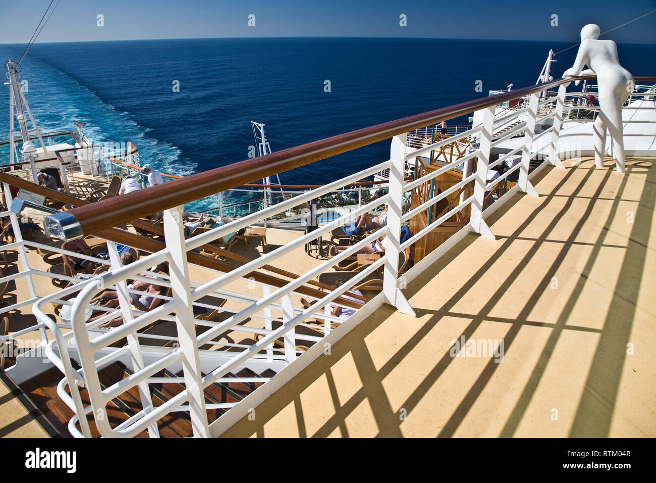Grafischen Staue Passagier Azura Cruise Ship wake Stockfoto