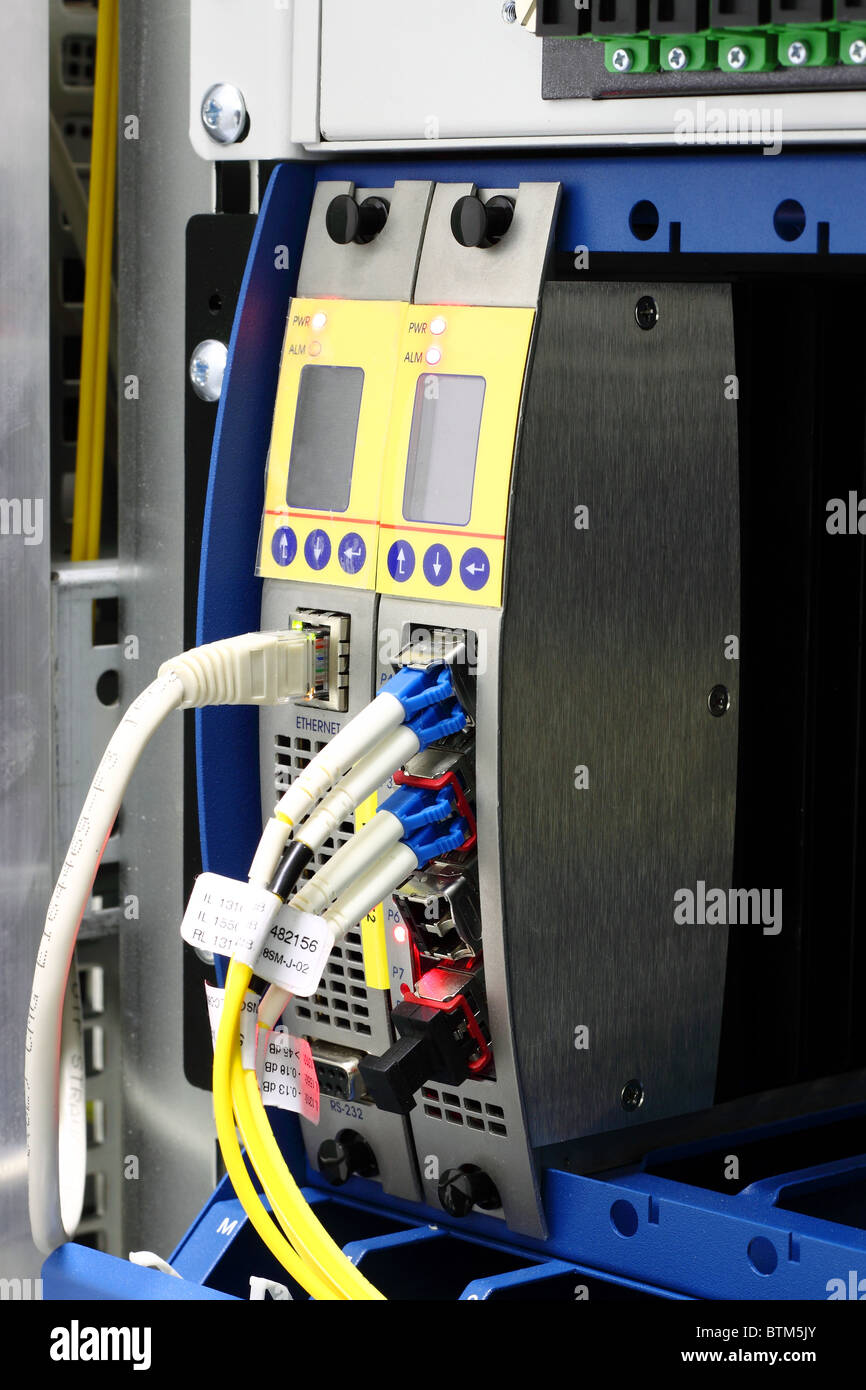 LightGAIN Faser optische Wdm multiplexer mit lc-Anschluss im Rack montiert Stockfoto