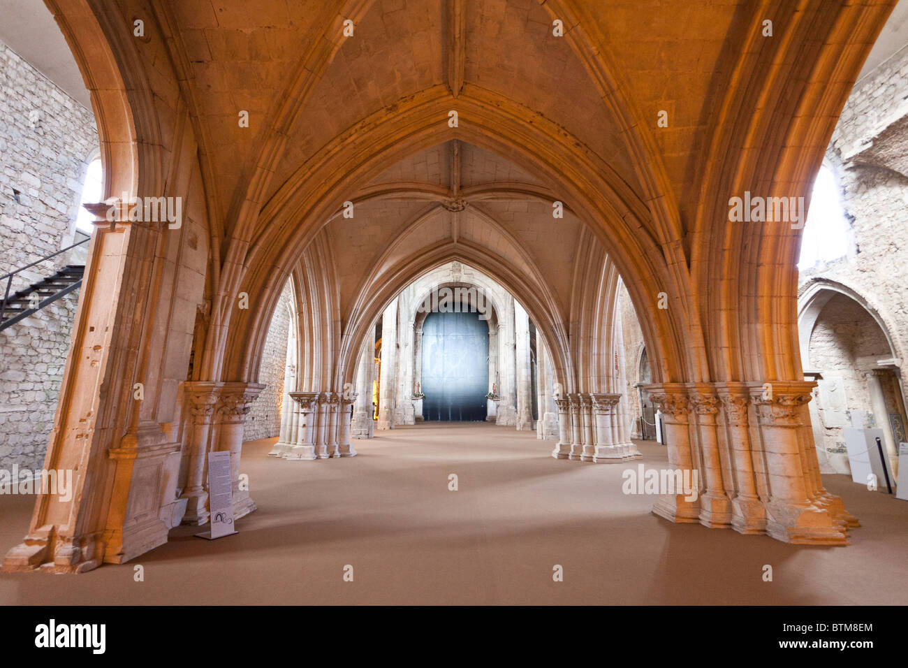 Kirche des Klosters São Francisco. 13. Jahrhundert Bettelmönch gotischer Architektur. Franziskaner Orden. Santarém, Portugal Stockfoto