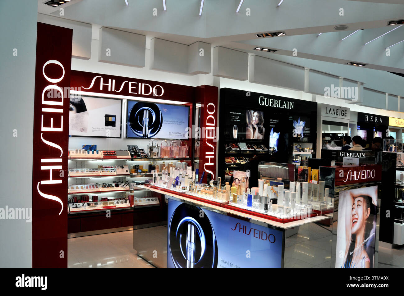 Shiseido Parfums und Kosmetika, Duty-Free-Shop, Narita, Japan Stockfoto